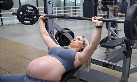Polémica en las redes por la embarazada que levanta pesas de 142 kilos Polémica en las redes por la embarazada que levanta pesas de 142 kilos