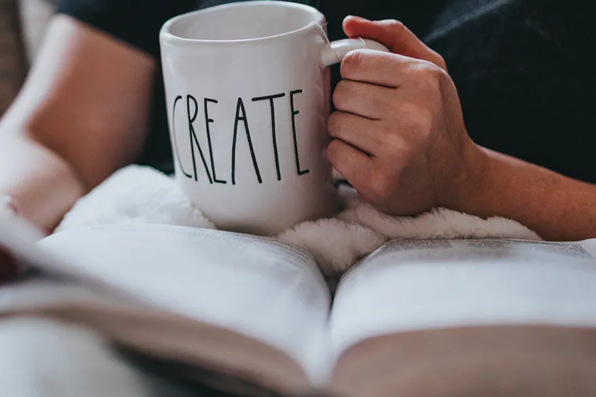 Las personas de Capricornio suelen ser grandes lectoras, por lo que un libro siempre es una buena opción.