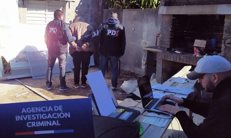 El joven detenido en French 5500 tras un procedimiento de la Agencia de Investigación Criminal. El joven detenido en French 5500 tras un procedimiento de la Agencia de Investigación Criminal.