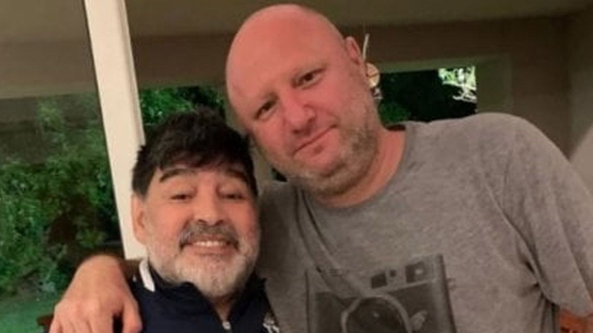 Mariano Israelit junto a Diego Maradona