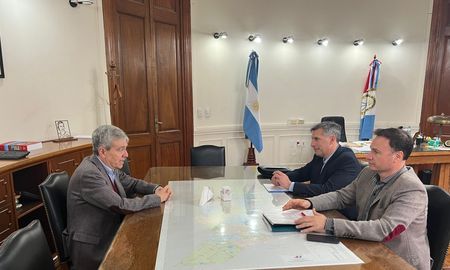 Walter Agosto, exministro de economía, y Pablo Olivares actual titular de la carte. Walter Agosto, exministro de economía, y Pablo Olivares actual titular de la carte.