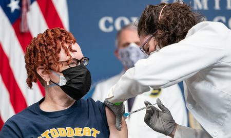 Estados Unidos es el país más afectado por la pandemia del covid-19, estando primero en el número de contagios y fallecidos. Estados Unidos es el país más afectado por la pandemia del covid-19, estando primero en el número de contagios y fallecidos.