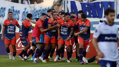 Batacazo en la Copa Argentina: Central Córdoba de Rosario eliminó a Gimnasia por penales y avanzó a octavos