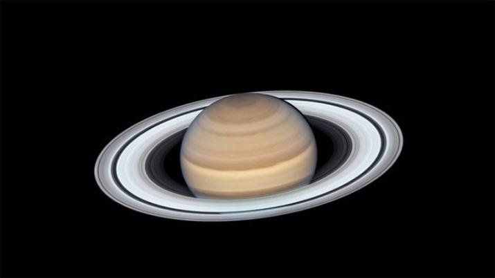 El Hubble fotografió a Saturno como nunca, cuando el planeta se acercó a la Tierra este año