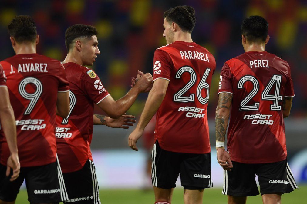 River goleó en Santiago y se consolida en los puestos de clasificación.