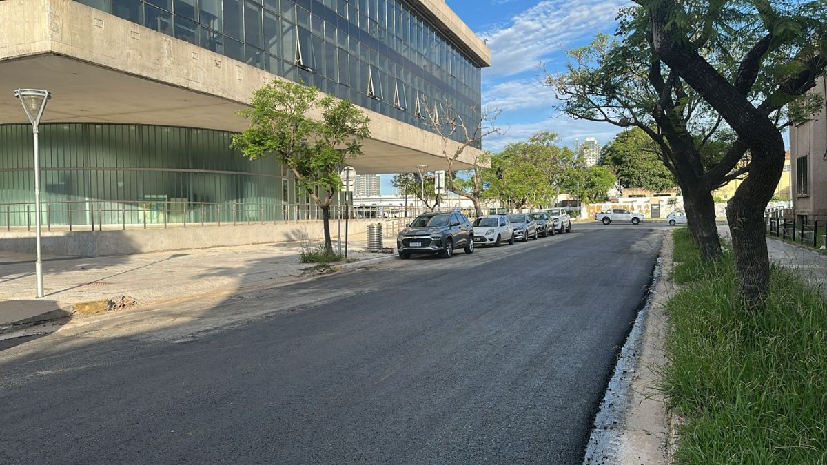 Este martes se abrió el paso a los vehículos en calle Salta al 2400