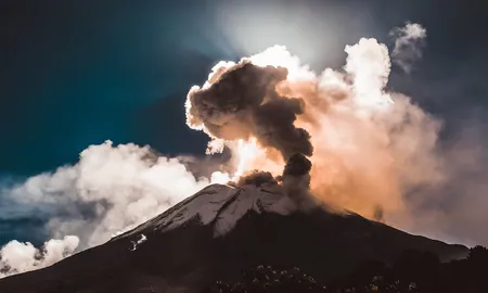 El incremento en la actividad superficial y sísmica del volcán llevó tanto al Servicio Geológico Minero Argentino (SEGEMAR) como al Servicio Nacional de Geología y Minería de Chile (Sernageomin) a elevar la alerta técnica a color amarillo. El incremento en la actividad superficial y sísmica del volcán llevó tanto al Servicio Geológico Minero Argentino (SEGEMAR) como al Servicio Nacional de Geología y Minería de Chile (Sernageomin) a elevar la alerta técnica a color amarillo.