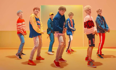 El reconocido grupo de Kpop, BTS, logró que su video llegué a 1.3 billones de reproducciones y rompió un nuevo récord en la plataforma. El reconocido grupo de Kpop, BTS, logró que su video llegué a 1.3 billones de reproducciones y rompió un nuevo récord en la plataforma.