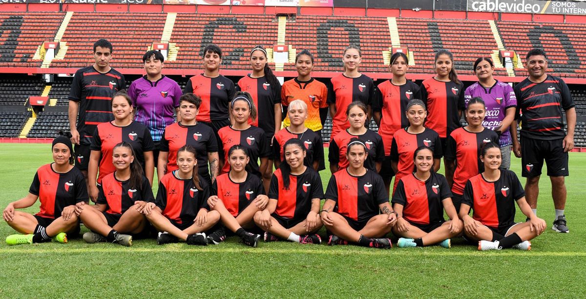 Las chicas del fútbol femenino de Colón tendrán su primer partido oficial en el Brigadier. Foto: Femenino Colón.