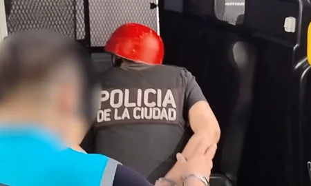 El hombre tiene 55 años y se lo vincula con una organización colombiana y peruana que distribuye cocaína de alta pureza. El hombre tiene 55 años y se lo vincula con una organización colombiana y peruana que distribuye cocaína de alta pureza.