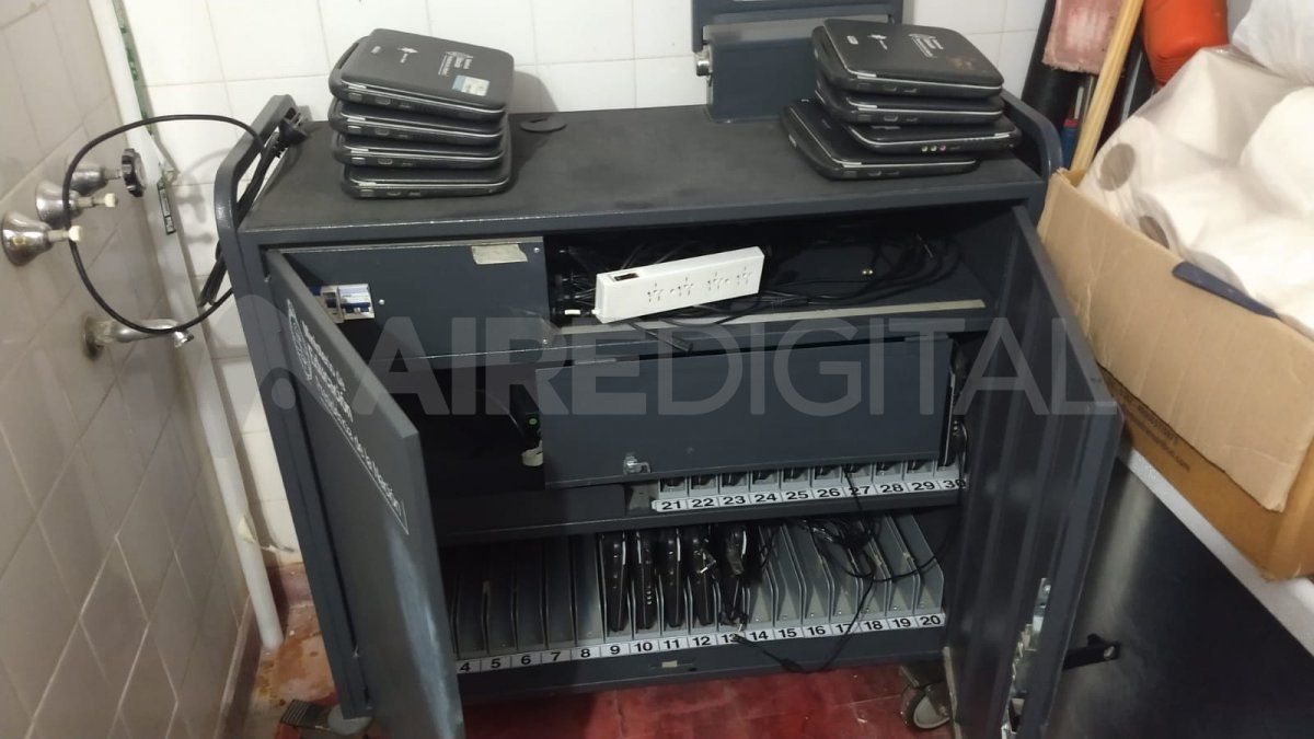 En el robo anterior los delincuentes se llevaron 15 netbooks, un prolongador y un monitor de la secretaría. La policía logró recuperar 10 y un equipo de música.