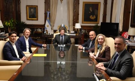 Milei recibió al presidente de Mercado Libre, que anunció una inversión de 2.600 millones de dólares Milei recibió al presidente de Mercado Libre, que anunció una inversión de 2.600 millones de dólares