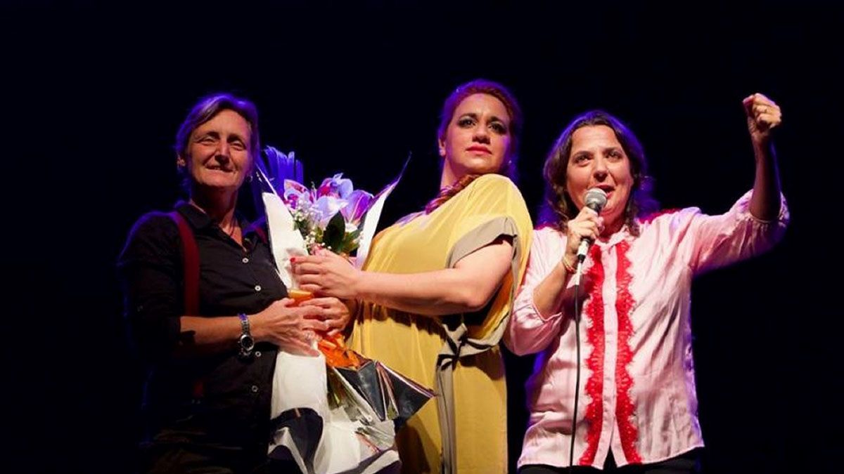 Tres mujeres hablan poco fue la primera obra transmitida desde un teatro por streaming y sin p&uacute;blico.&nbsp;