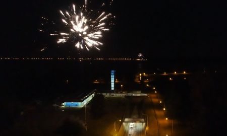 con fuegos artificiales, arranco el cumpleanos del tunel subfluvial con fuegos artificiales, arranco el cumpleanos del tunel subfluvial