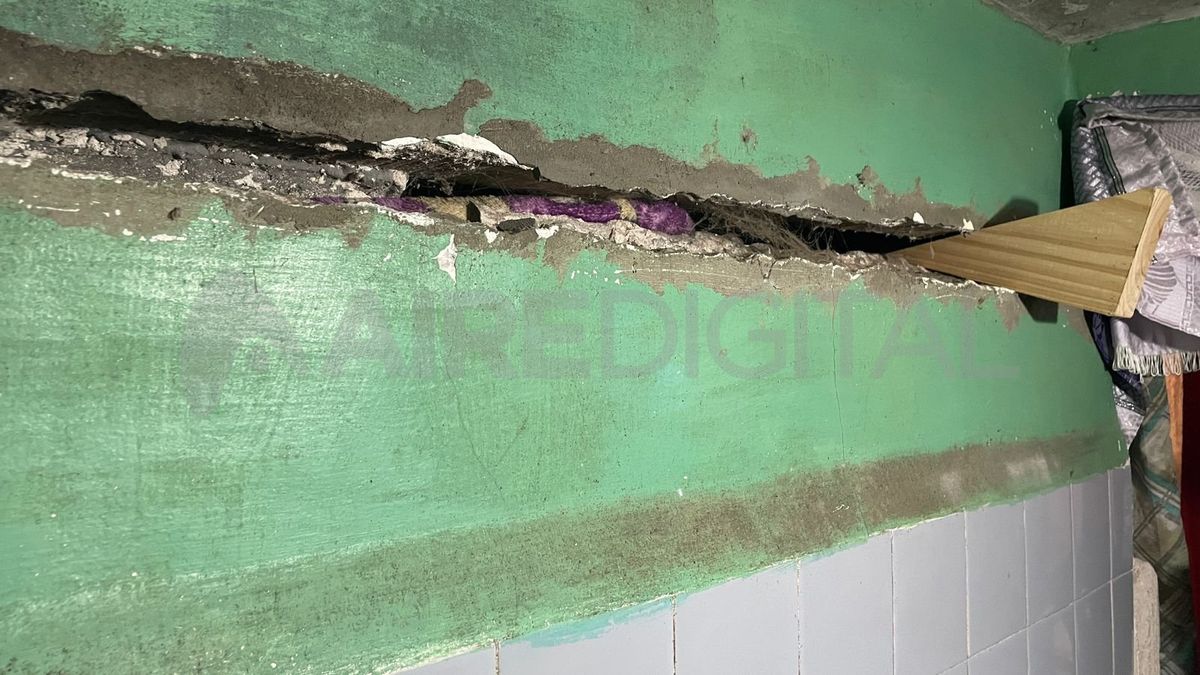 Las grietas se repiten en las paredes de todos los departamentos.