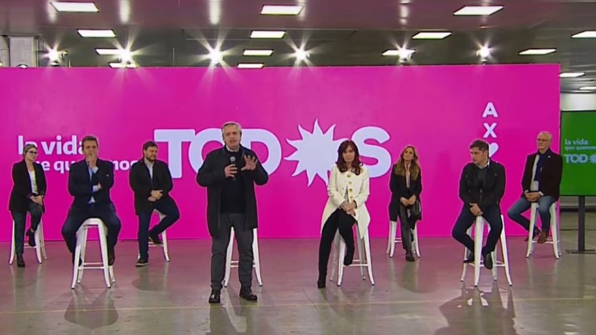 Alberto Fernández y Cristina Kirchner en la presentación de la lista del Frente de Todos en Buenos Aires.