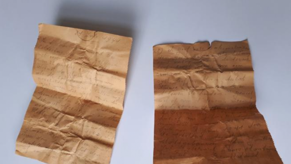 Encontraron un extraño mensaje al futuro en una carta escondida bajo el techo de una iglesia