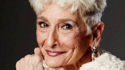 Hattie Retroage busca un joven amante para una vida llena de aventura y pasi&oacute;n