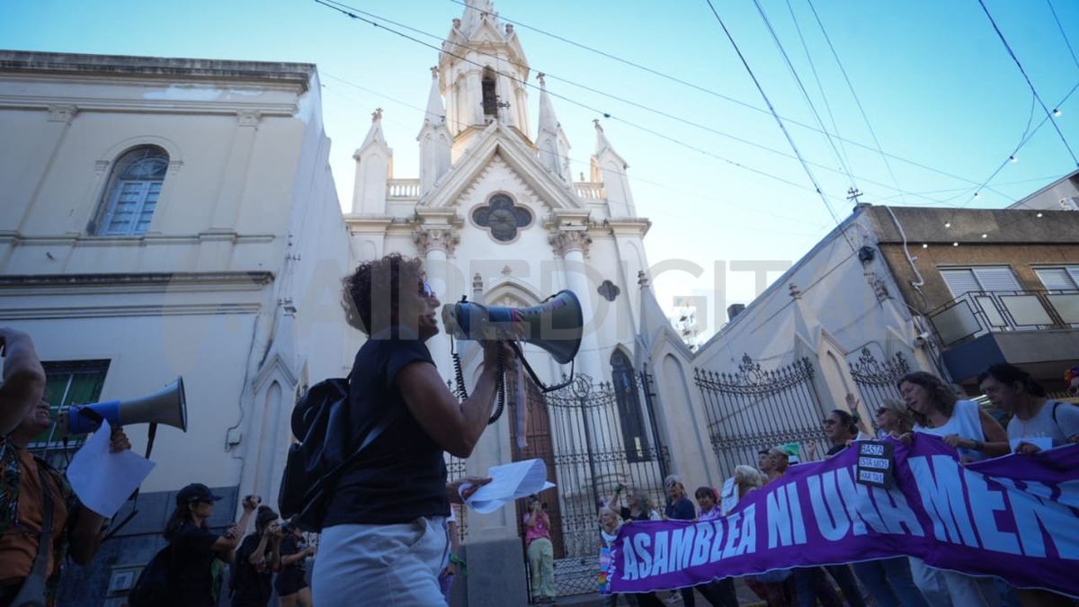 La movilización fue desde la Plaza del Soldado hasta la Plaza 25 de Mayo. La movilización fue desde la Plaza del Soldado hasta la Plaza 25 de Mayo.