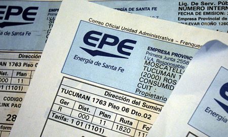 Este jueves, y con el objetivo de brindar información sobre la sobrevaloración de facturas, el presidente del directorio de la EPE, Mauricio Caussi, concurrirá al Senado provincial. Este jueves, y con el objetivo de brindar información sobre la sobrevaloración de facturas, el presidente del directorio de la EPE, Mauricio Caussi, concurrirá al Senado provincial.