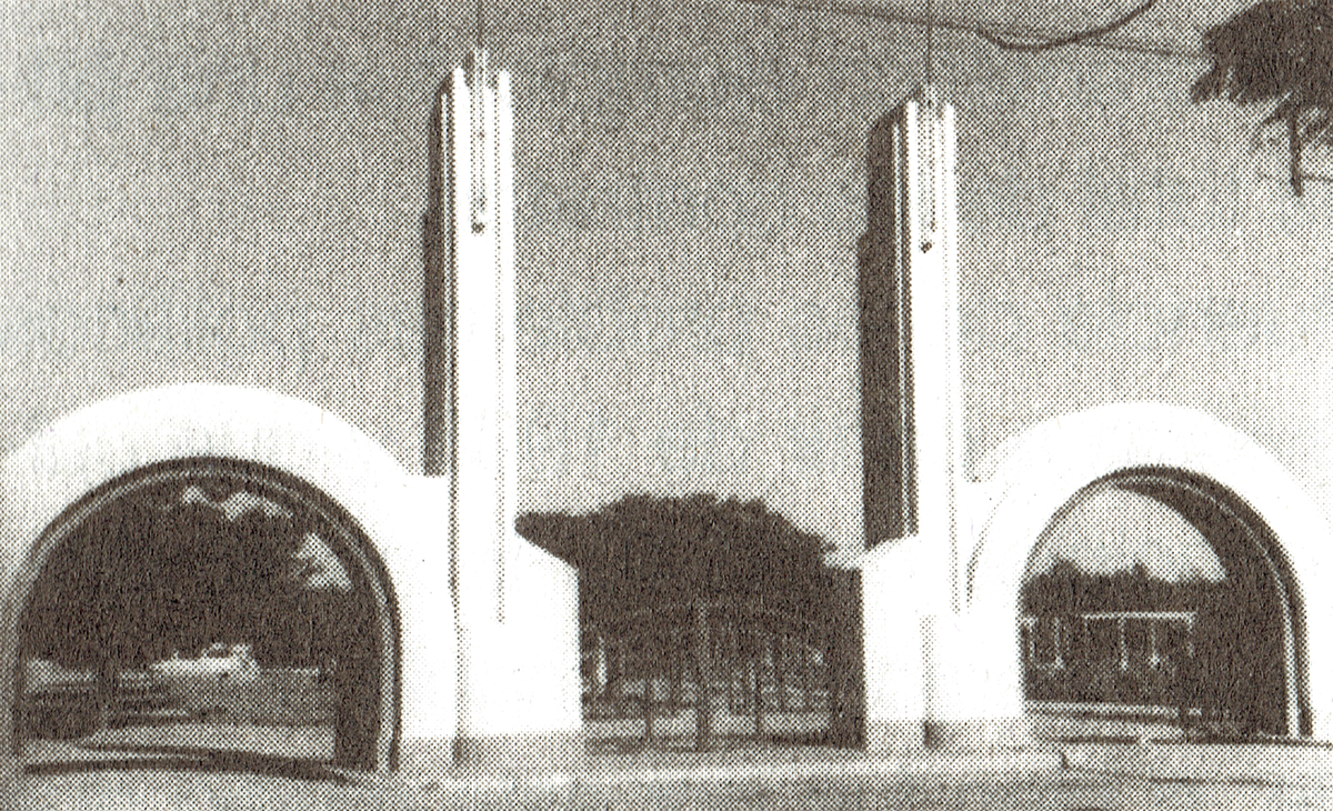 El enterratorio del Parque Garay debió ser trasladado a otro sector de la ciudad capital por razones de salubridad pública y el deterioro que provocaban los desbordes del río Salado.En 1918, las autoridades decidieron reconvertir la zona en un jardín botánico.