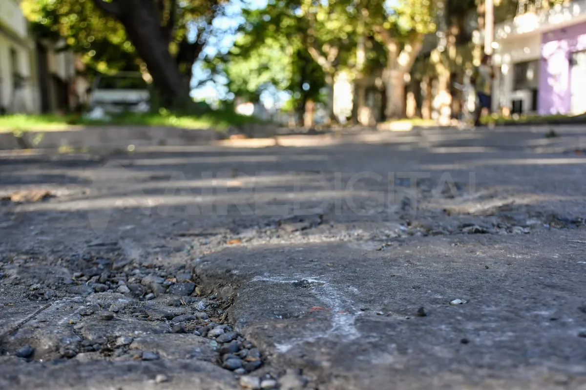 Los disparos contra el camión fueron realizados por una persona que se desplazaba en moto y que arrojó un papel con contenido mafioso. Los disparos contra el camión fueron realizados por una persona que se desplazaba en moto y que arrojó un papel con contenido mafioso.