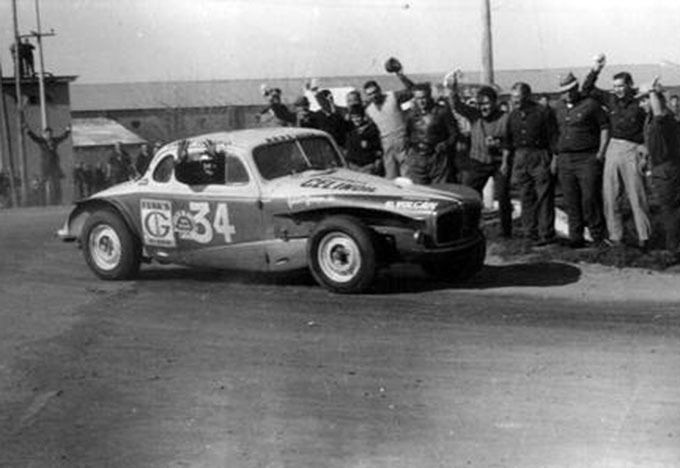 La VI Vuelta de Arrecifes se disputó el 31 de mayo de 1964. Ese domingo, Di Palma –que compitió con una cupé Chevrolet y el número 34– aprovechó el abandono del santafesino (oriundo de Rufino, y radicado en Venado Tuerto) Marcos Ciani (Dodge) y, con 19 años, siete meses y cuatro días, se impuso en su ciudad natal y se convirtió en el ganador más joven del Turismo Carretera.