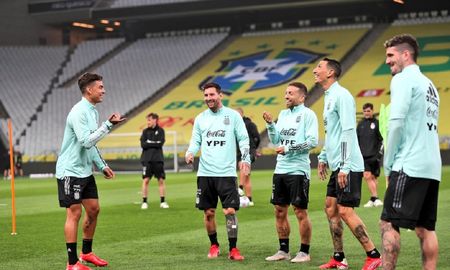 La Selección Argentina comenzará a entrenar este lunes de cara a la triple fecha de Eliminatorias Sudamericanas. La Selección Argentina comenzará a entrenar este lunes de cara a la triple fecha de Eliminatorias Sudamericanas.