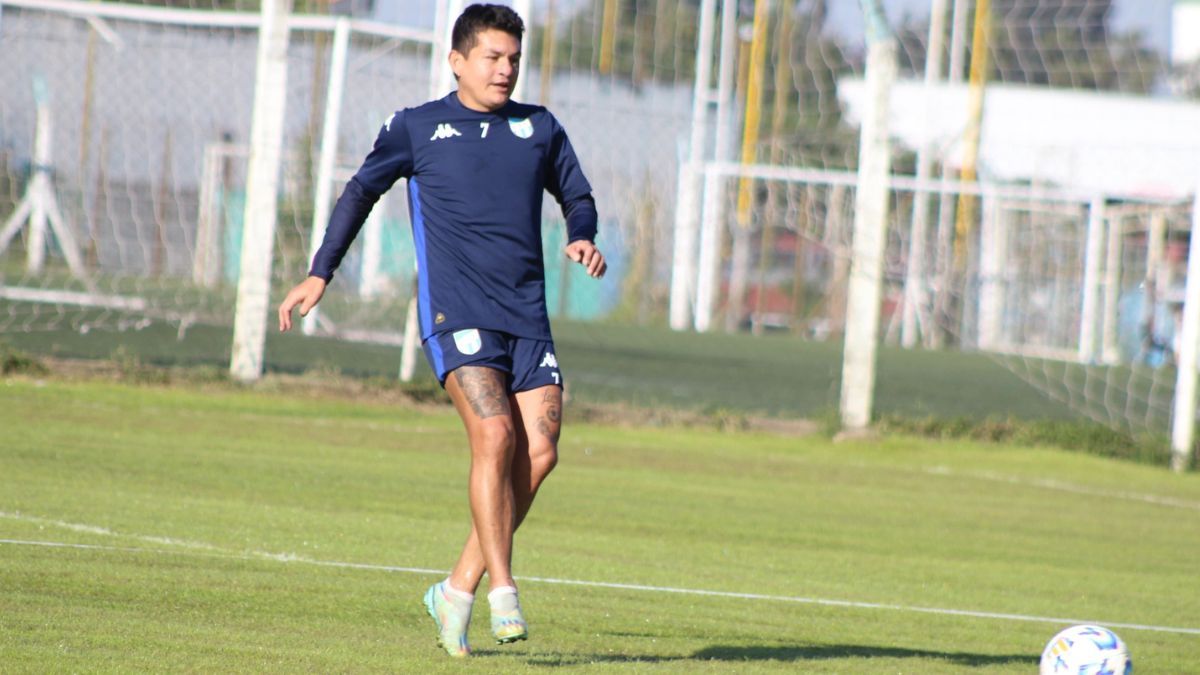 El Pulga Rodríguez entrena con Atlético Tucumán, mientras en Colón lo extrañan. El Pulga Rodríguez entrena con Atlético Tucumán, mientras en Colón lo extrañan.