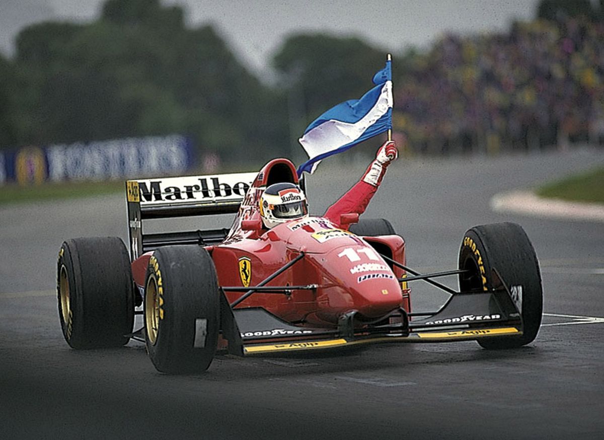Cuando la Fórmula 1 volvió al país en 1995, Reutemann condujo una Ferrari 412T1 (la empleada por la Scuderia en la temporada anterior), y con el número 11, el que utilizaba cuando integró el equipo italiano. Lole giró dos veces en el remozado circuito Nº 6 del Autódromo porteño: el jueves 6 de abril, y el domingo 9, cuando se disputó la carrera. Tres días después, cumplió 53 años. Cuando la Fórmula 1 volvió al país en 1995, Reutemann condujo una Ferrari 412T1 (la empleada por la Scuderia en la temporada anterior), y con el número 11, el que utilizaba cuando integró el equipo italiano. Lole giró dos veces en el remozado circuito Nº 6 del Autódromo porteño: el jueves 6 de abril, y el domingo 9, cuando se disputó la carrera. Tres días después, cumplió 53 años.