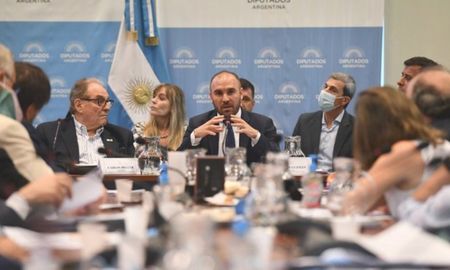 Guzmán afirmó que “no ha habido caída de reservas internacionales” y sostuvo que para el año próximo la acumulación de reservas también será un objetivo” del Gobierno nacional. Guzmán afirmó que “no ha habido caída de reservas internacionales” y sostuvo que para el año próximo la acumulación de reservas también será un objetivo” del Gobierno nacional.