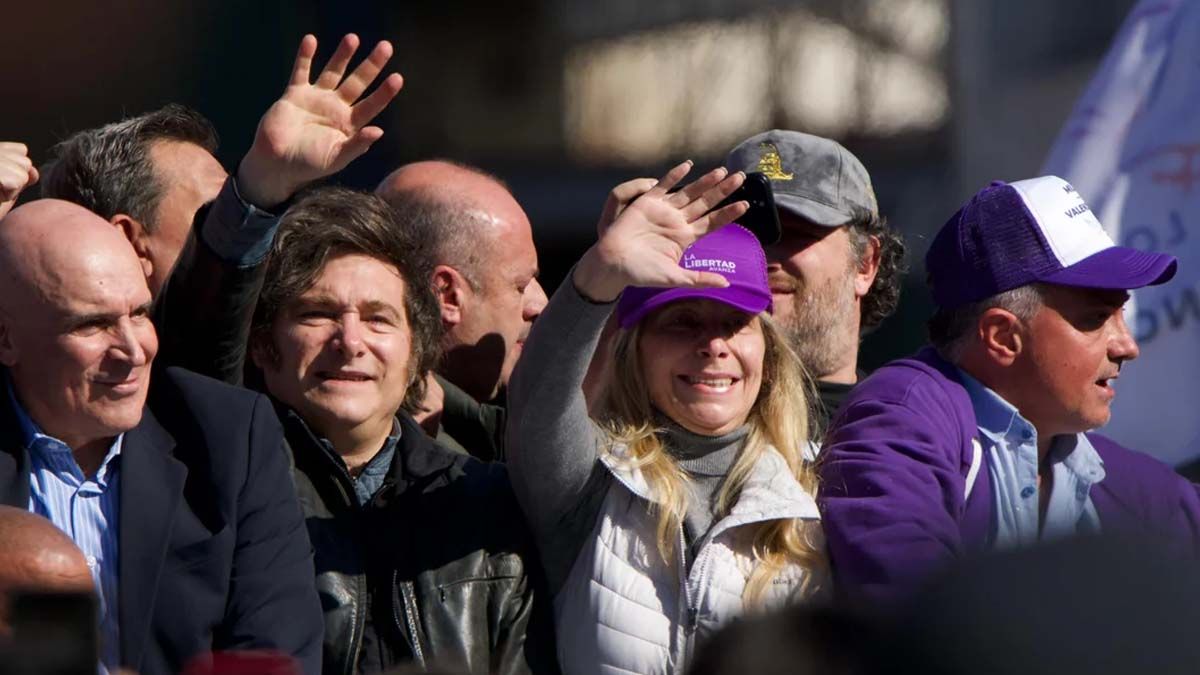 Javier Milei aseguró que la estrategia del kirchnerismo para desestabilizar a su gobierno incluye la posibilidad de atentar contra su vida.