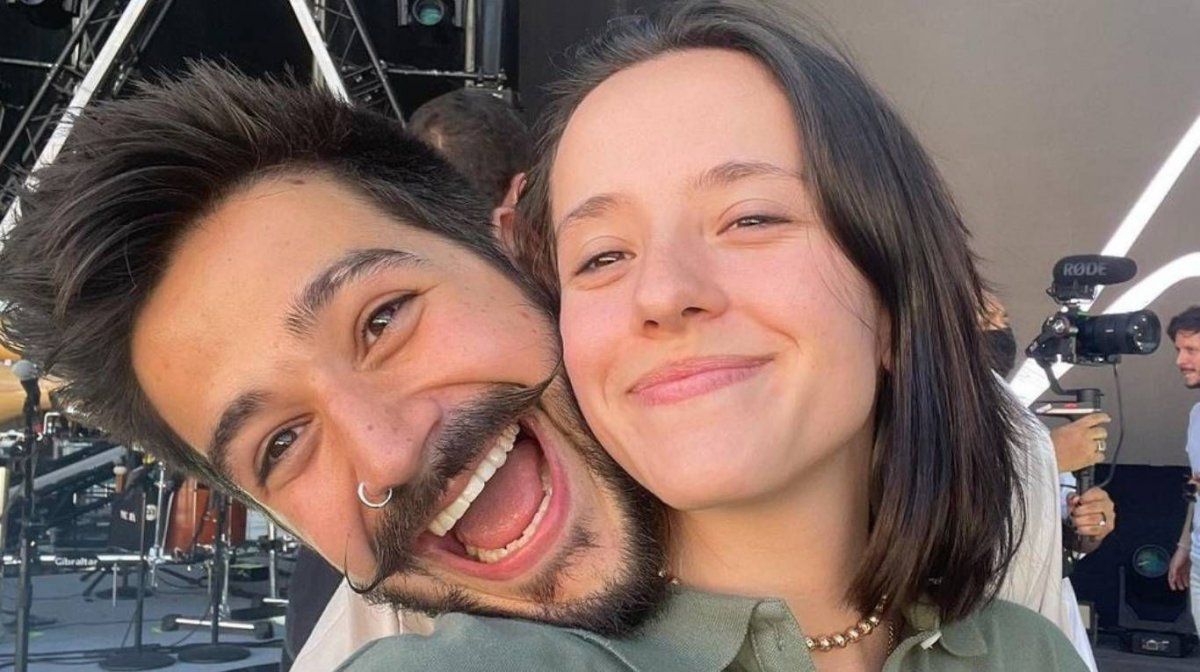 La pareja se retrató en una romántica imagen que muestra cómo crece la panza de la hija de Ricardo Montaner.