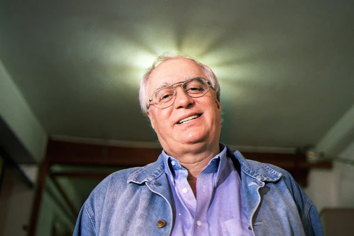 Manuel Víctor Carlos Sueiro fue un periodista, escritor y presentador de televisión argentino.