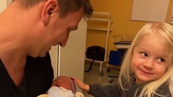 Maxi López mostró la primera imagen familiar junto a Lando, su hijo recién nacido