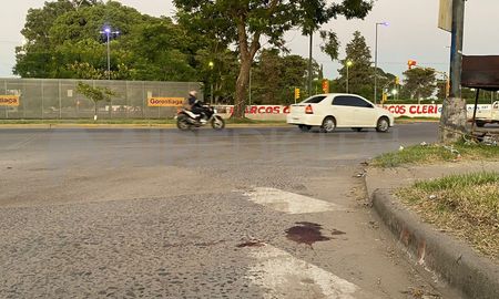 El hombre fue atacado en Blas Parera y Gorostiaga este domingo a la noche. El hombre fue atacado en Blas Parera y Gorostiaga este domingo a la noche.