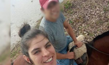 La denuncia fue realizada por el hermano de la víctima, quien al no poder contactarse con ella llamó a la policía.&nbsp;