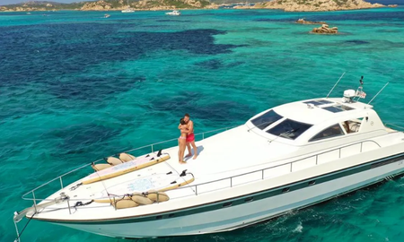 El yate de lujo para las soñadas vacaciones de Julián Álvarez con su novia El yate de lujo para las soñadas vacaciones de Julián Álvarez con su novia