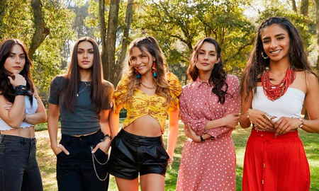 La venganza de las juanas cuenta la historia de 5 mujeres con la misma marca de nacimiento se proponen desentrañar la verdad sobre su pasado y descubren una trágica red de mentiras hilada por un poderoso personaje. La venganza de las juanas cuenta la historia de 5 mujeres con la misma marca de nacimiento se proponen desentrañar la verdad sobre su pasado y descubren una trágica red de mentiras hilada por un poderoso personaje.