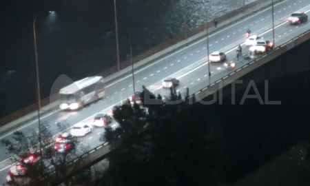Un accidente entre un auto y una moto sobre el Puente Oroño genera demoras en el ingreso Este a la ciudad de Santa Fe. Un accidente entre un auto y una moto sobre el Puente Oroño genera demoras en el ingreso Este a la ciudad de Santa Fe.
