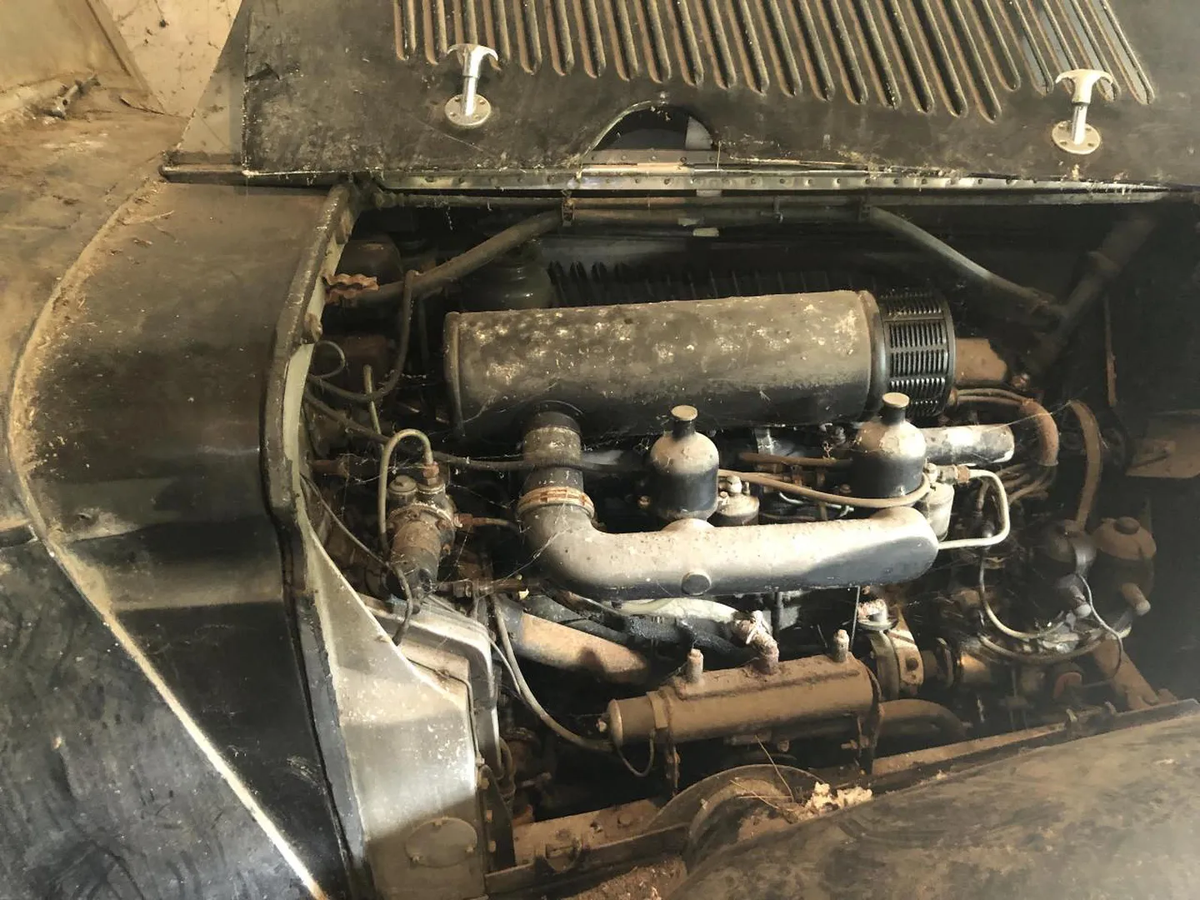 Derby Bentley de 1935, abandonado en un granero. Foto: Charterhouse Cars Auctions.