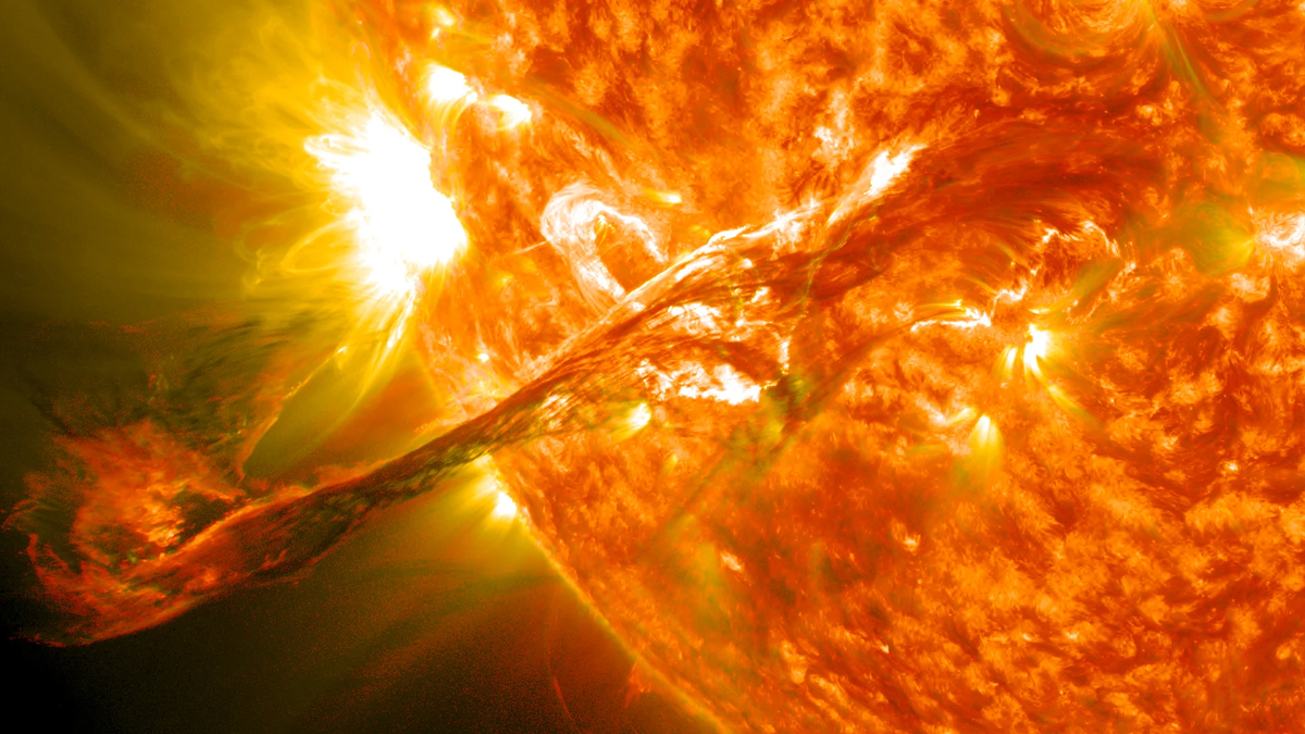 Una eyección de masa coronal del Sol arrasó con polvo interplanetario y lo registró una nave de la NASA.