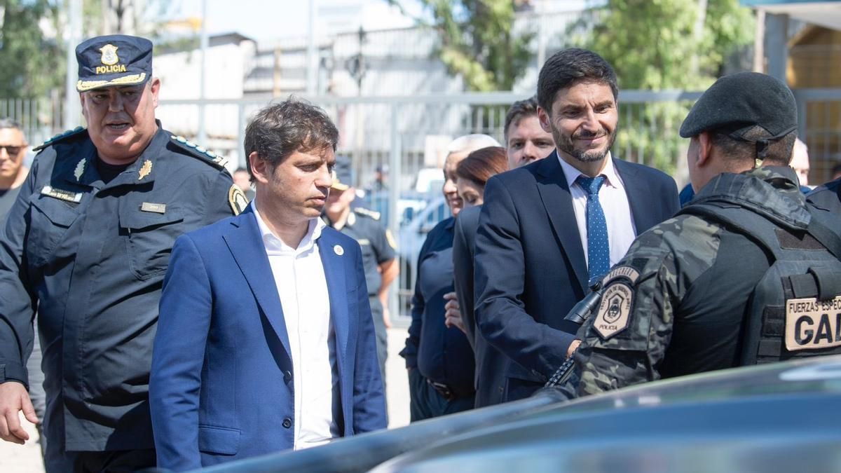 Axel Kicillof viaja a Rosario para firmar convenios con el gobernador de Santa  Fe Maximiliano Pullaro