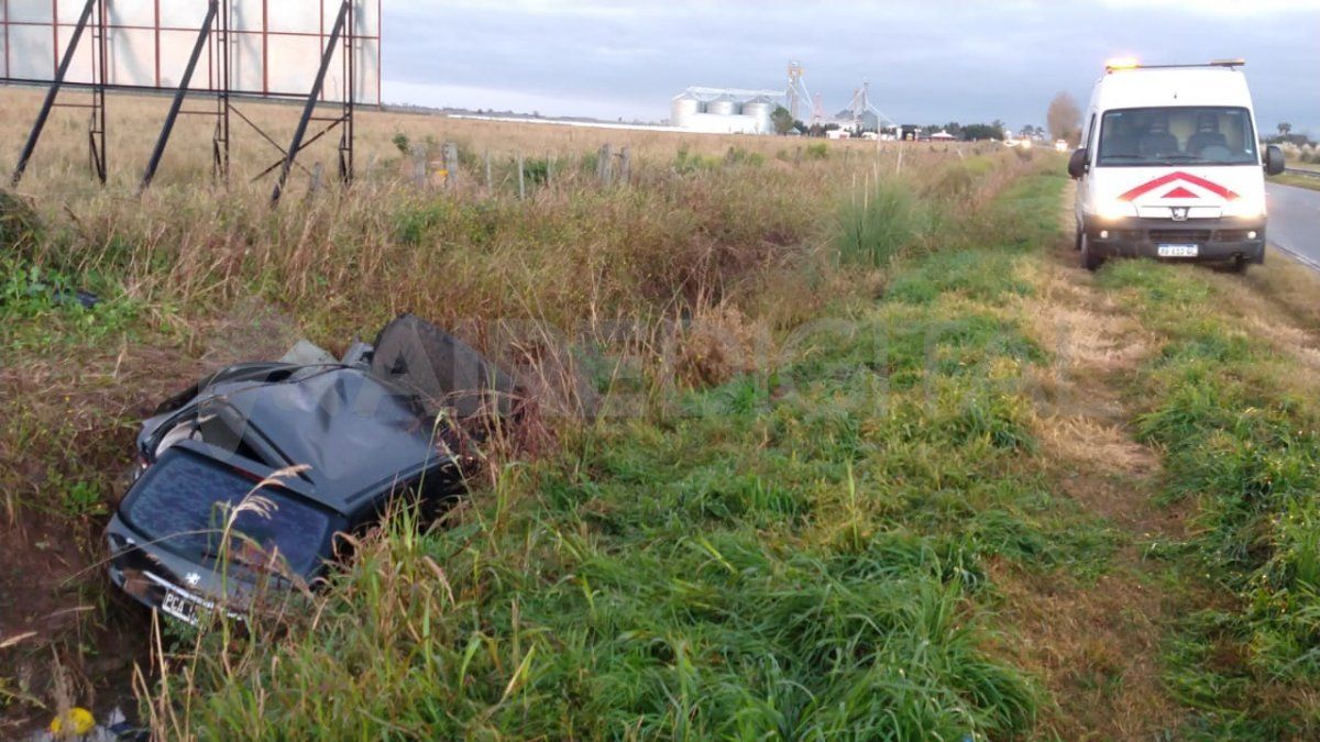 Un automovilista volcó en la autovía 19