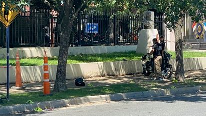 Está grave un motociclista que esquivó un camión y chocó contra un árbol en Santa Fe
