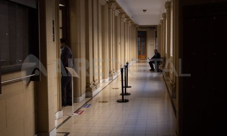 La prisión preventiva de los sospechosos fue resuelta en una audiencia en tribunales. La prisión preventiva de los sospechosos fue resuelta en una audiencia en tribunales.