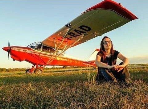 “Por ahora, voy a volar en San Cristóbal con el Aero Boero 180 (el LV-RAD, de la empresa de su padre, foto) y, el año que viene voy a empezar a estudiar a distancia la licenciatura en Administración de Empresas en la Universidad Siglo 21”, contó Abigail.