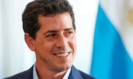 El ministro del Interior, Eduardo “Wado” De Pedro confirmó que será precandidato a presidente de la Nación por el espacio Unión por la Patria (UxP). El ministro del Interior, Eduardo “Wado” De Pedro confirmó que será precandidato a presidente de la Nación por el espacio Unión por la Patria (UxP).