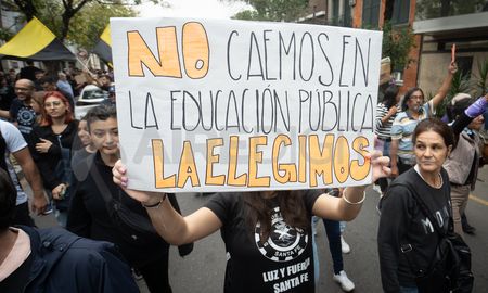 La concentración se realizó frente al Rectorado de la UNL, ubicado en Bulevar Pellegrini, entre 9 de Julio y San Jerónimo. La concentración se realizó frente al Rectorado de la UNL, ubicado en Bulevar Pellegrini, entre 9 de Julio y San Jerónimo.