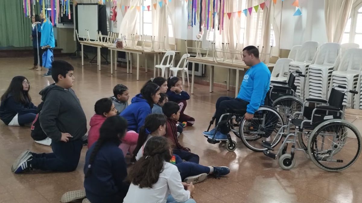 Ponerse en el lugar del otro: talleres vivenciales para acompañar la discapacidad. Ponerse en el lugar del otro: talleres vivenciales para acompañar la discapacidad.